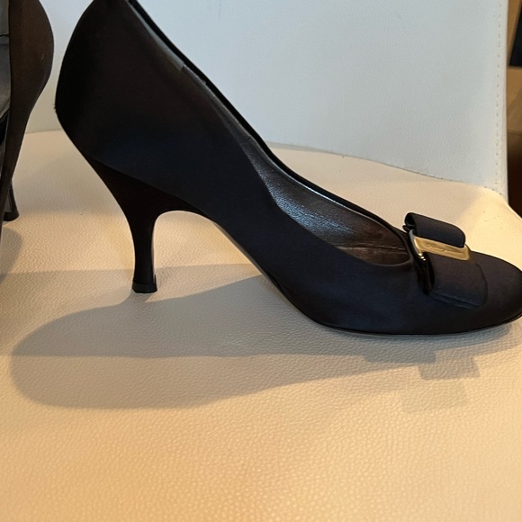 Salvatore Ferragamo Vara Bow satin pumps size 4 1/2b - Picture 3 of 6